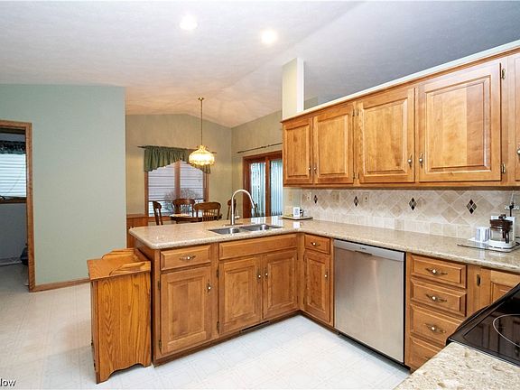 5th image of 603 Danberry Dr
