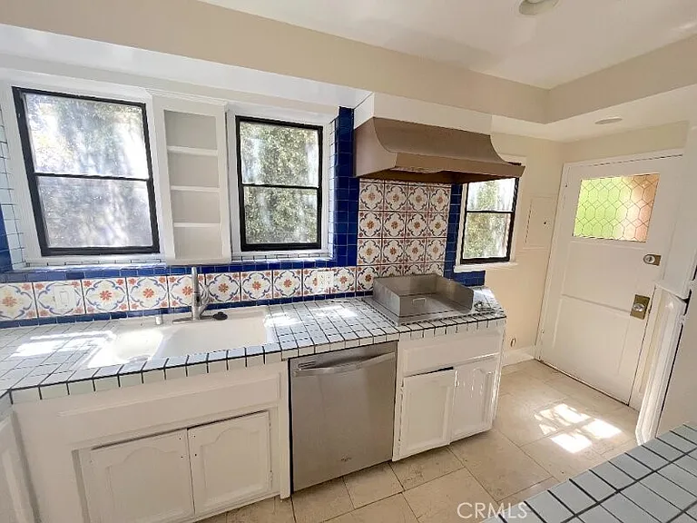 223 1/2 S Gale Dr — Photo 10