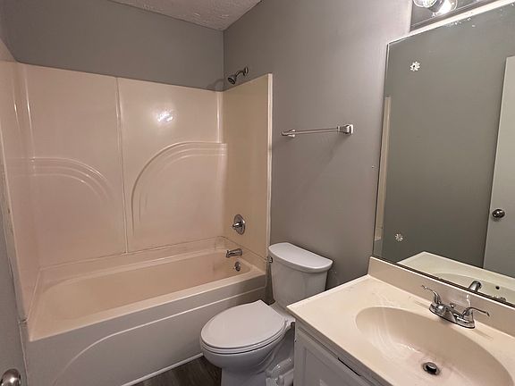 5th image of 440 Lenney Dr