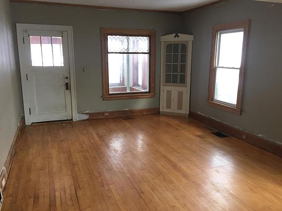 4th image of 1611 44th Ave N