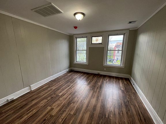 3rd image of 164 S 10th St #4