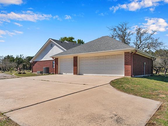 2nd image of 107 N Oak Vista Drive