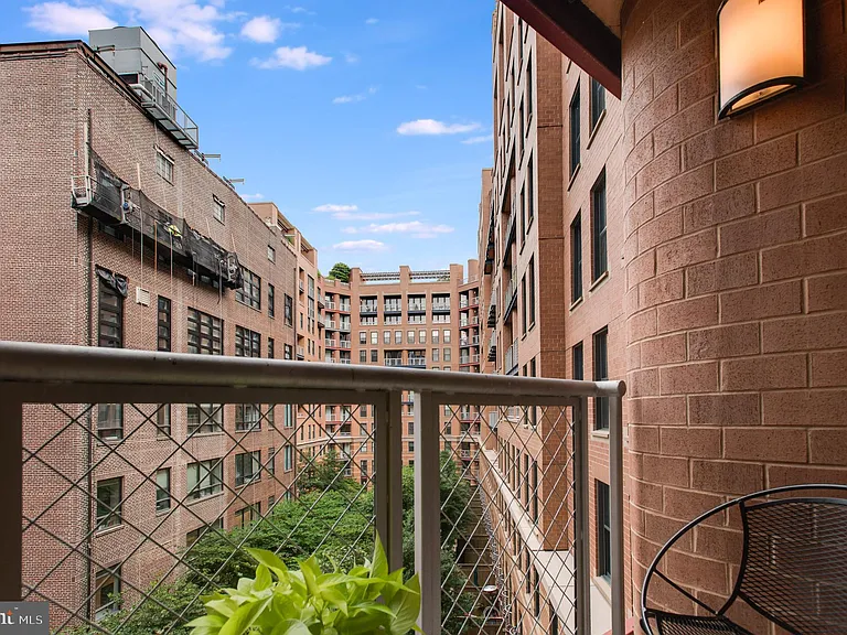 631 D St NW #638 — Photo 22