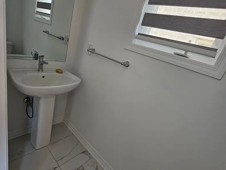 879 Amand Dr — Photo 4