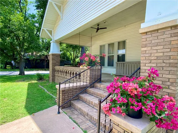 200 N Avenue B, Elgin, TX 78621