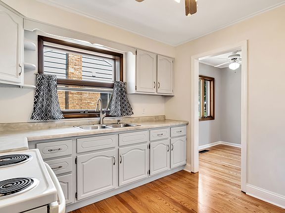 4th image of 1114 N Dryden Ave