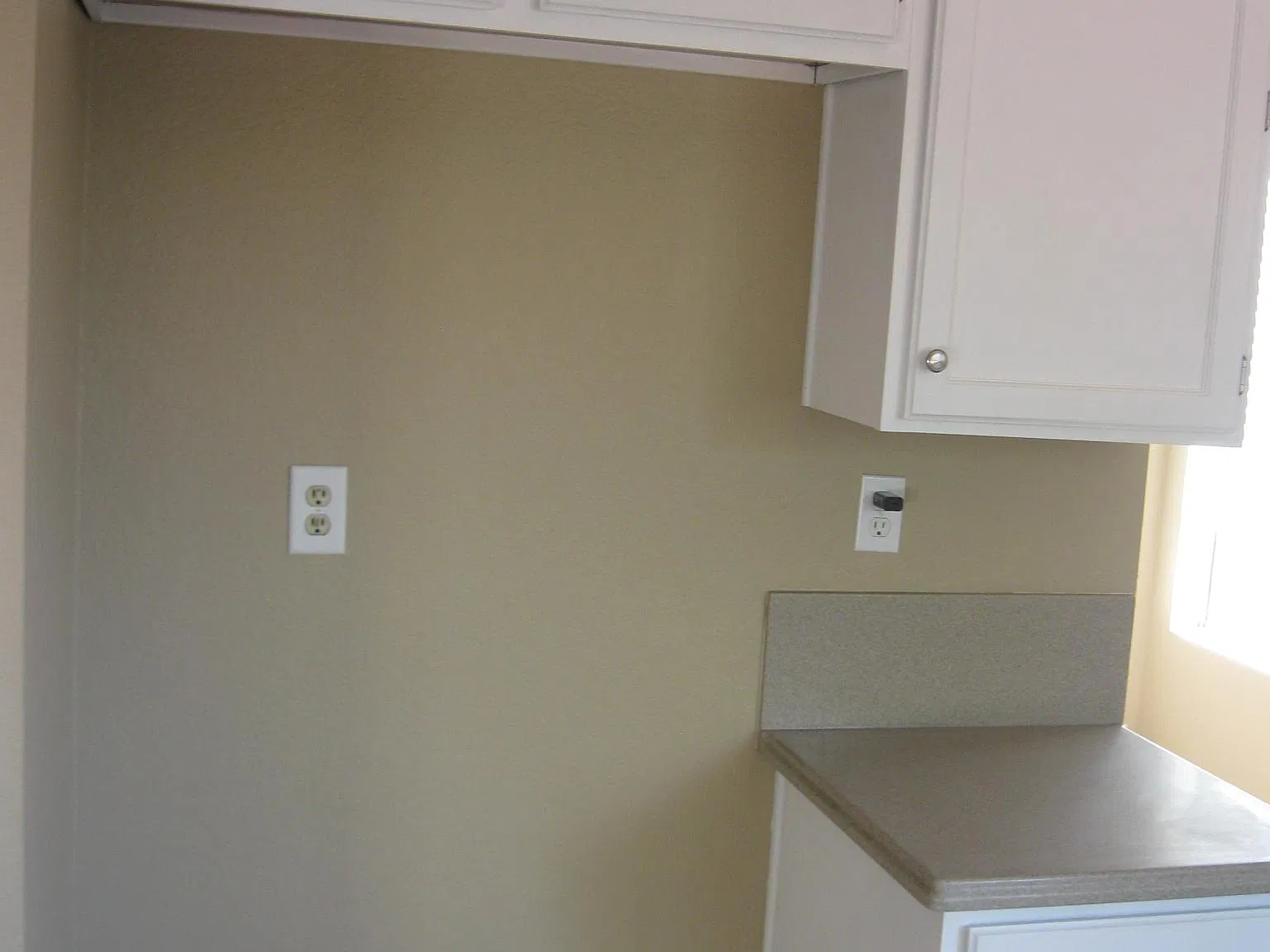 4 bed, 1899 sqft, $3,200 — Photo 2