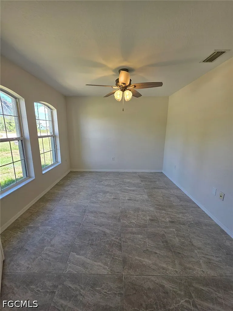 3 bed, 2.0 bath, 1987 sqft, $1,950 — Photo 3