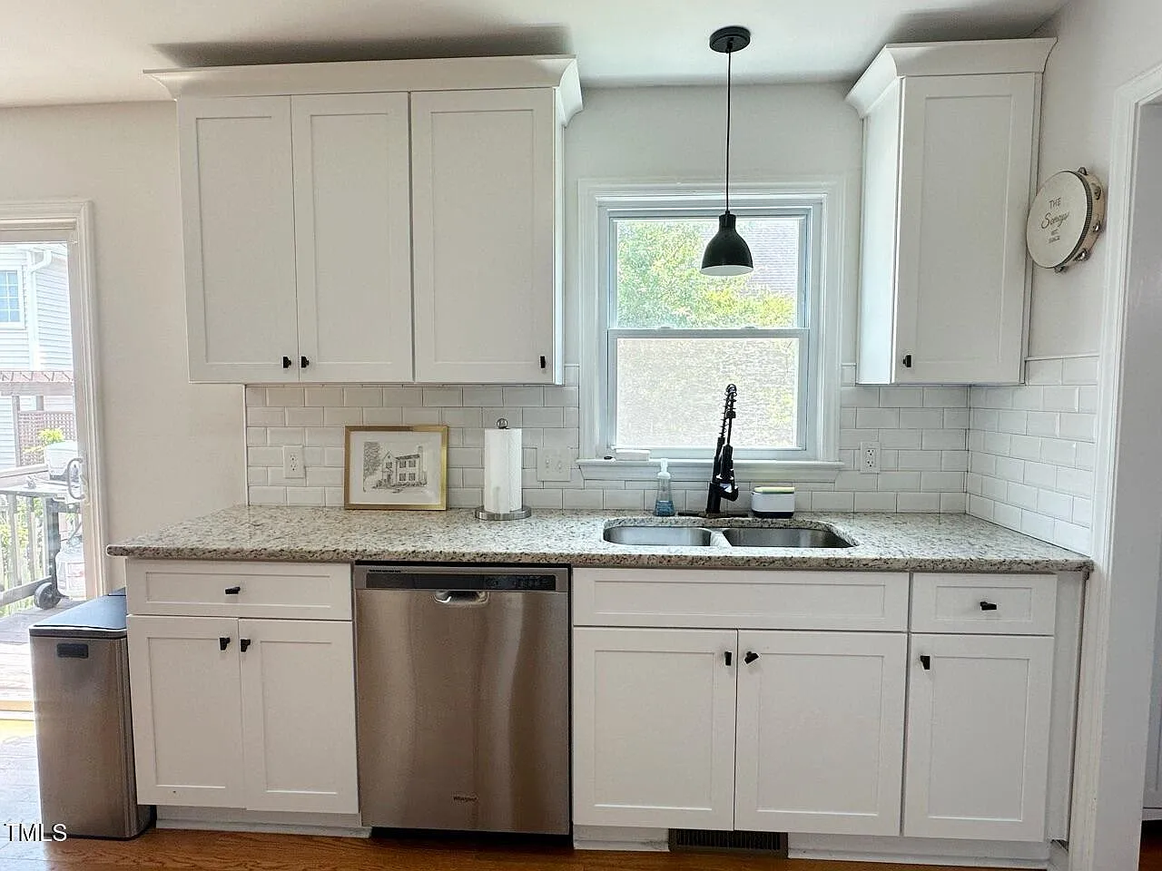 3 bed, 2.5 bath, 1640 sqft, $2,000 — Photo 3
