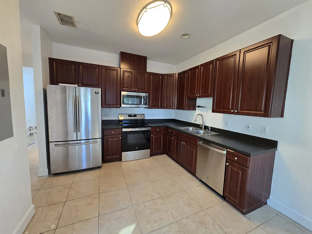 Building Photo - 227 Alexander Woods Dr