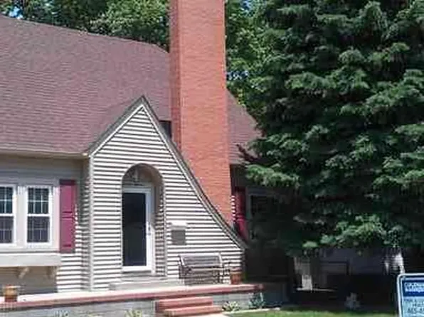 711 E 6th St, Hastings, NE 68901