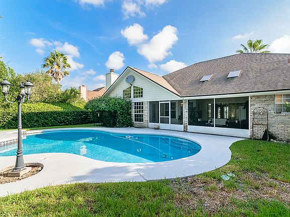 3rd image of 9244 Jaybird Cir W