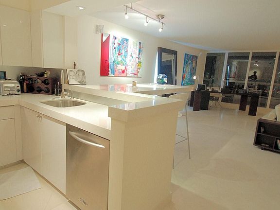 4th image of 1717 N Bayshore Dr APT 3854
