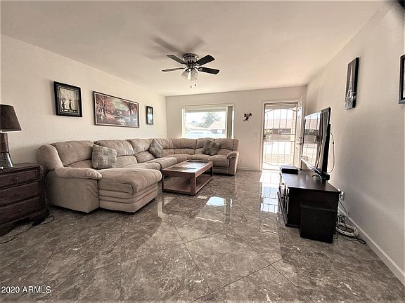 2nd image of 1048 E Hampton Ave
