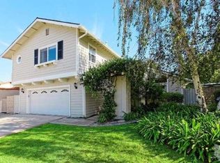 30390 Rainbow View Dr, Agoura Hills, CA 91301