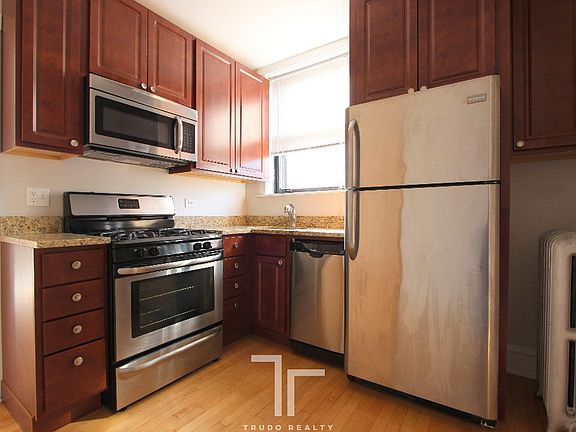 4th image of 2100 W Ainslie St #21122S