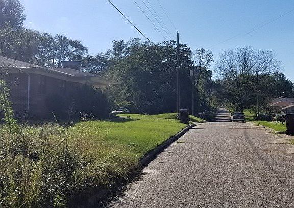 Exterior Neighborhood (street photo)