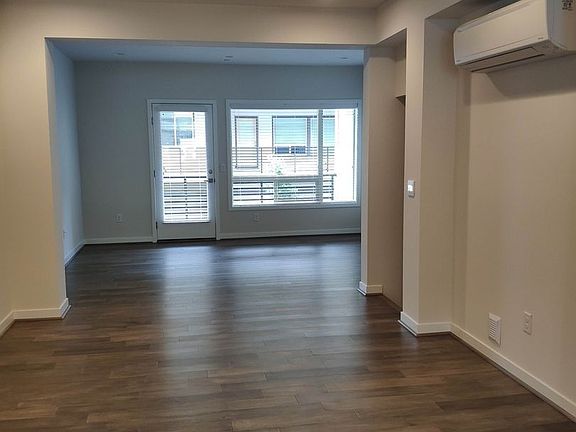 3rd image of 934 7th Ave NE