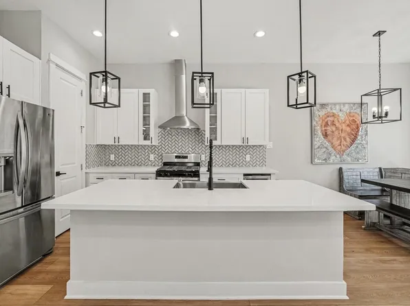 825 Woodcrest Dr, Houston, TX 77018