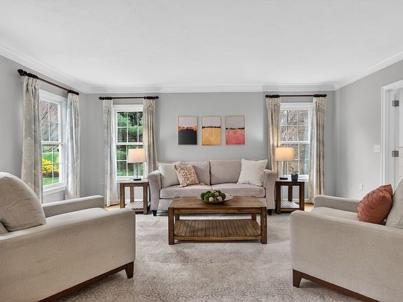 5th image of 60 Rosemont Dr