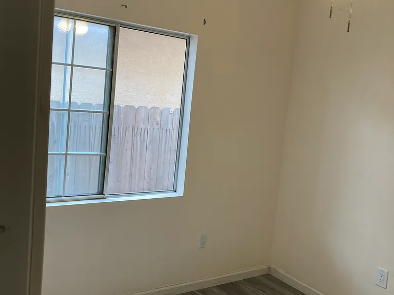 9325 Virginia Ave — Photo 4
