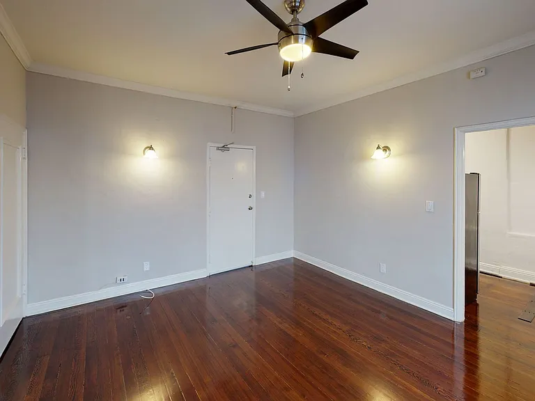 La Chandelle Apts...Charming building...Renovated Apartments Available...Hardwood Floors! — Photo 12