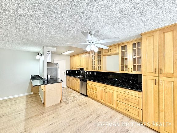 2nd image of 525 N Sycamore Ave #215A