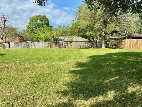 1310 Idaho St, Baytown, TX 77520