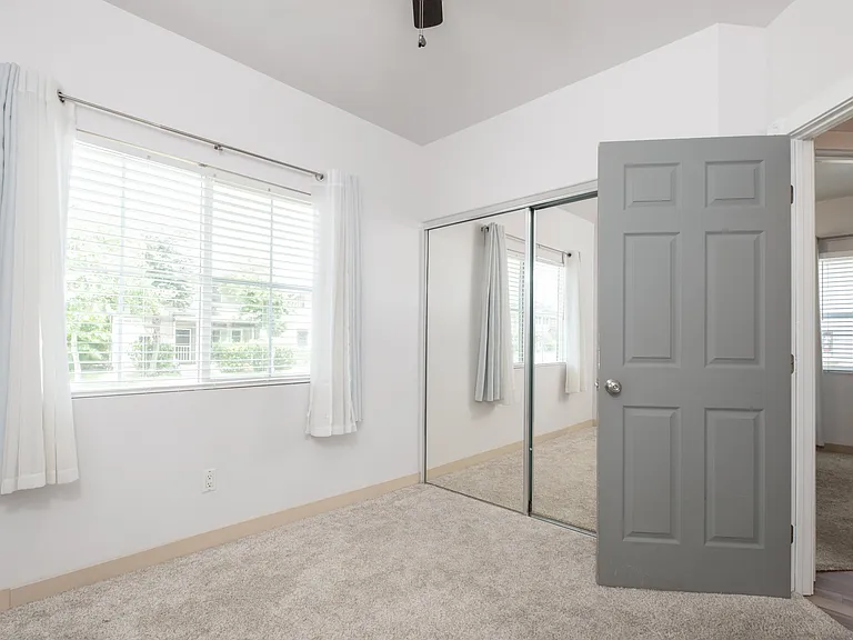 Guestroom #2 next to guestroom #1
1 window
1 closet