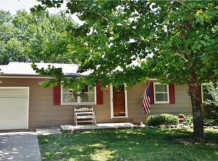 1502 Penny Ln, Wamego, KS 66547