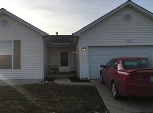 101 Equestrian Dr, Winfield, MO 63389