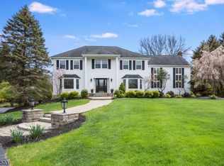 8 Lois Ct, Hackettstown, NJ 07840