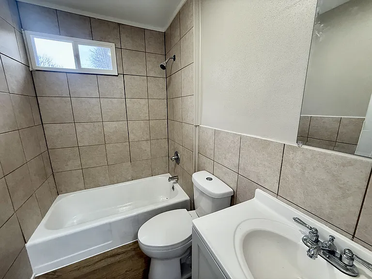 1123 Island Ave — Photo 4