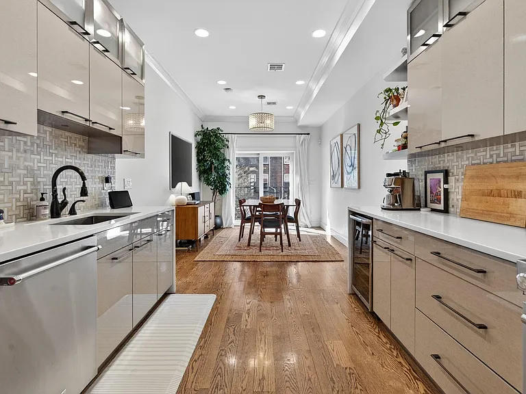926 Park Ave — Photo 7