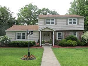 1st image of 8 Maplewood Dr