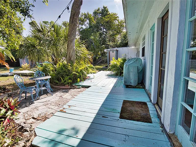 650 Edwards St — Photo 45