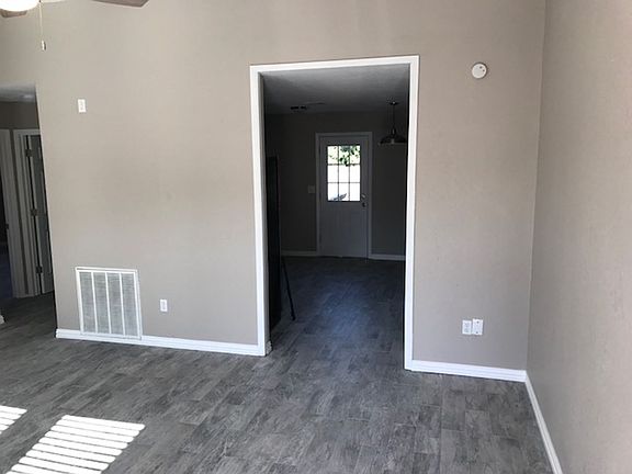 4th image of 861-863 Meadowlark Ln