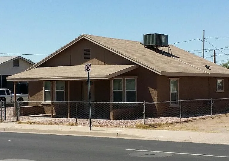 413 N Trekell Rd — Photo 2