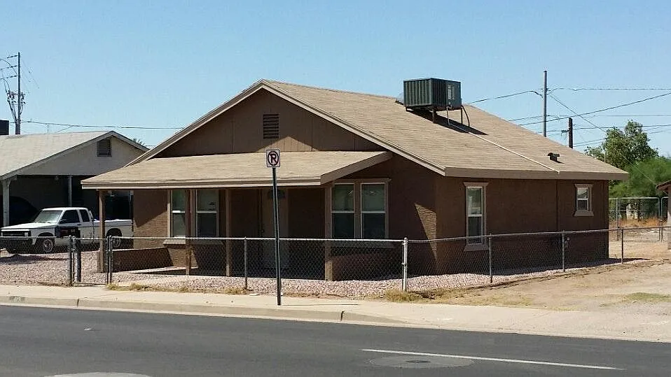 Building Photo - 413 N Trekell Rd