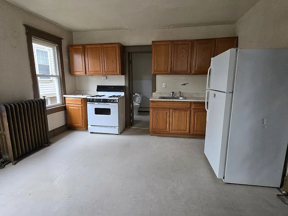 45 N Clinton St #1F