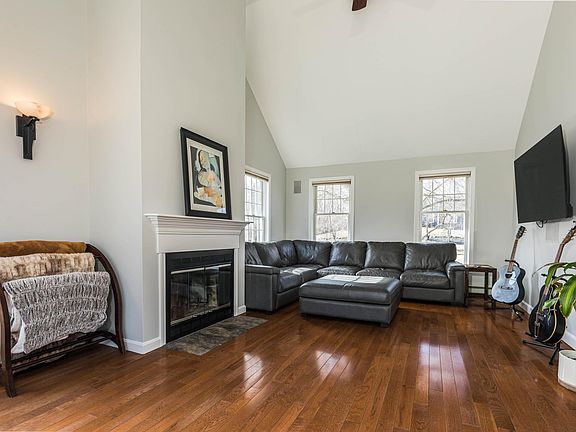 3rd image of 188 Buckminster Way