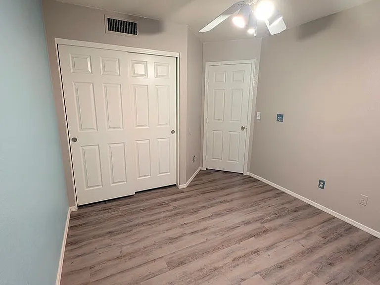 2325 E Lakecrest Dr — Photo 23