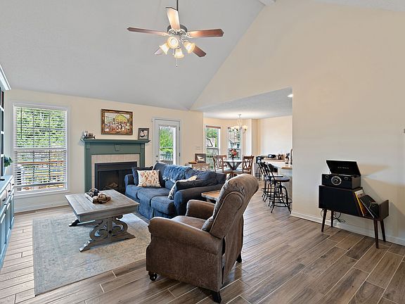 5th image of 863 Cindy Jo Ct