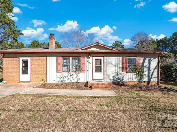 5046 Oxford School Rd, Claremont, NC 28610