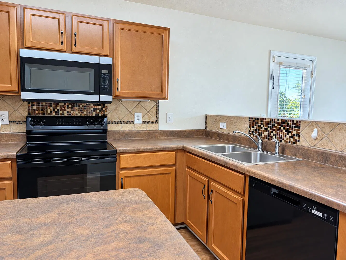 204 Dormont Dr NE — Photo 4