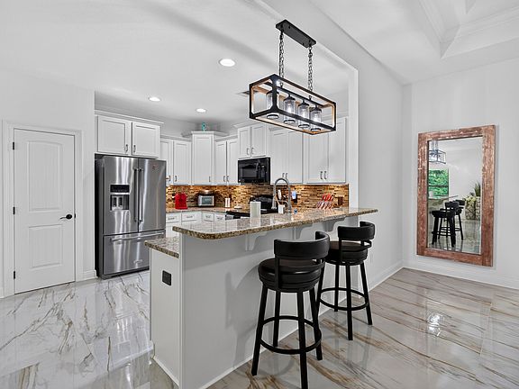 3rd image of 123 Big Oak Ln
