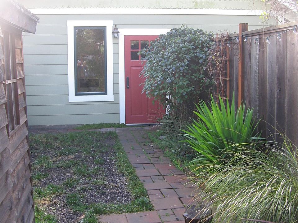 1st image of 139 Franklin St