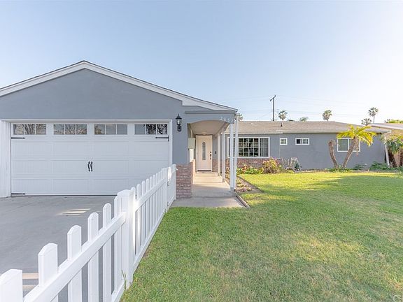 3rd image of 2032 E Clifpark Way
