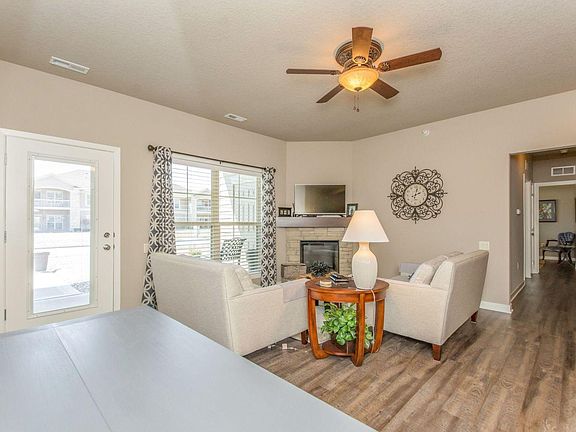 2nd image of 2507 NE Oak Dr Unit 5