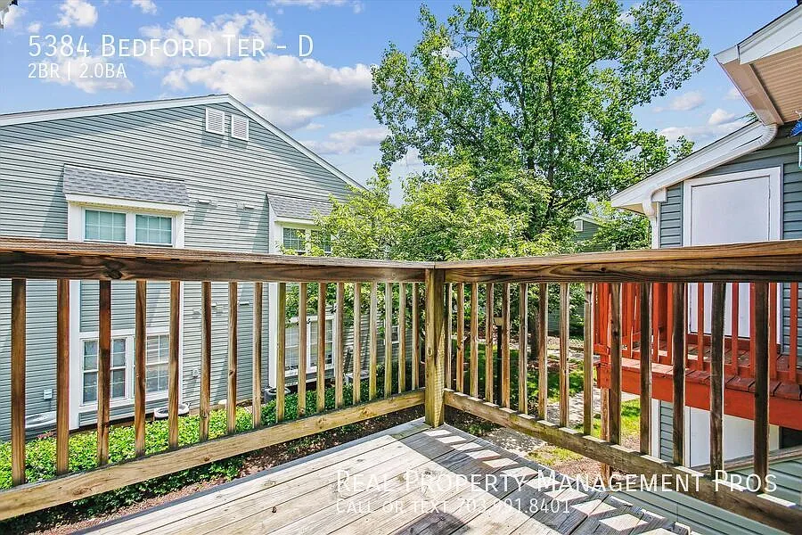 Bright, Top Floor Unit 2 bed 2 bath Renovated & Move-In Ready! — Photo 2